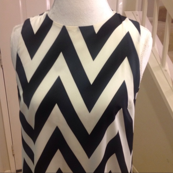 Black/White Chevron Print Dress - Picture 4 of 6